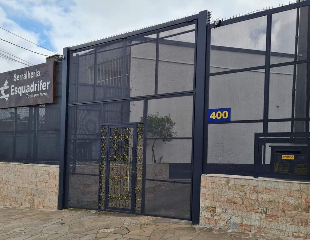 Fachada da oficina da Esquadrifer na Rua Coronel Neves, 400