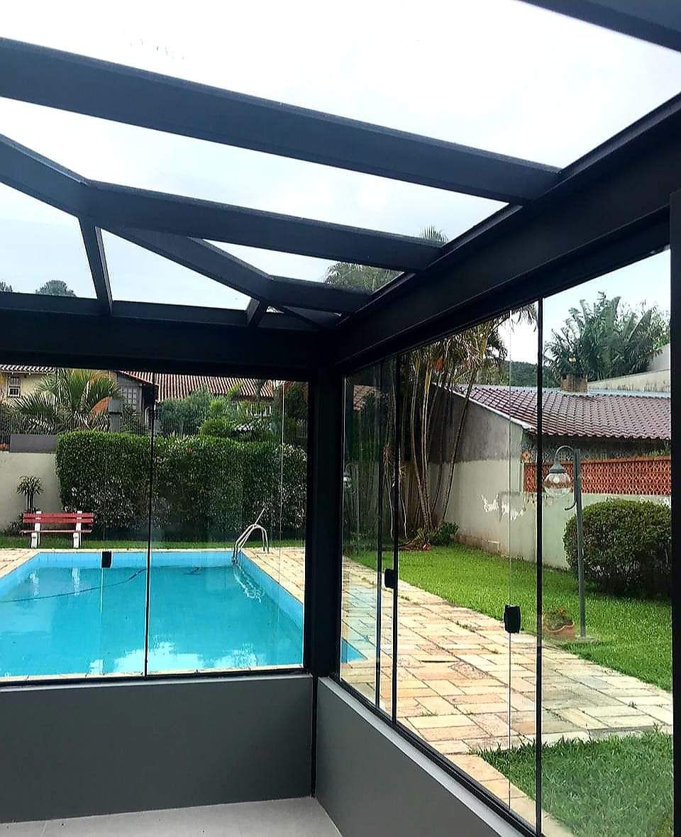 Cobertura de vidro com piscina