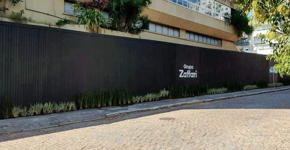 Fechamento metálico · Grupo Zaffari