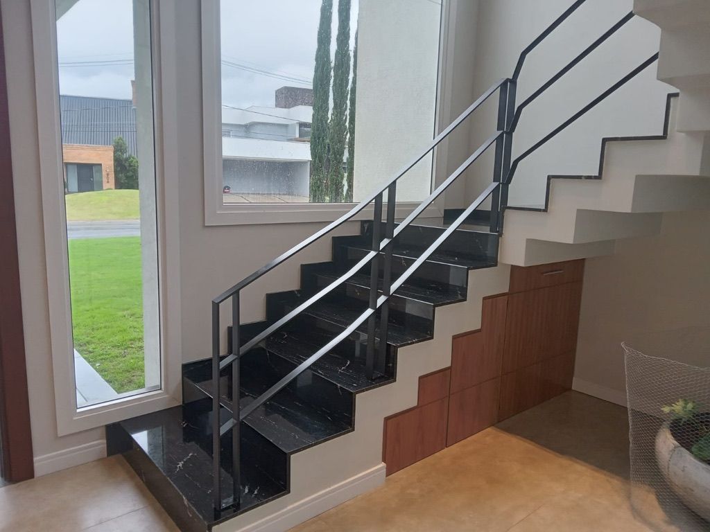Escadas e corrimãos