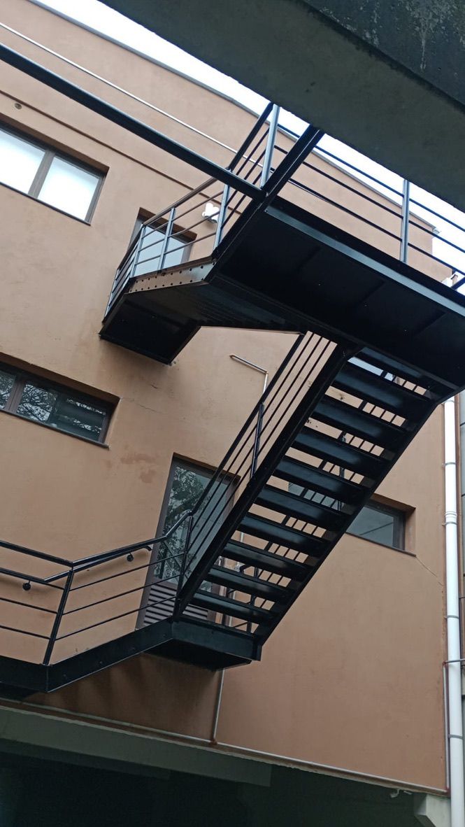Escadas e corrimãos